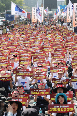 Financial workers launch nationwide strike