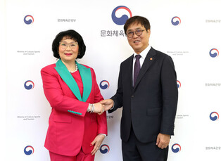 Culture minister meets IOC member