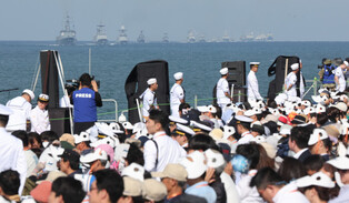 Navy's fleet review marking 80th anniv.