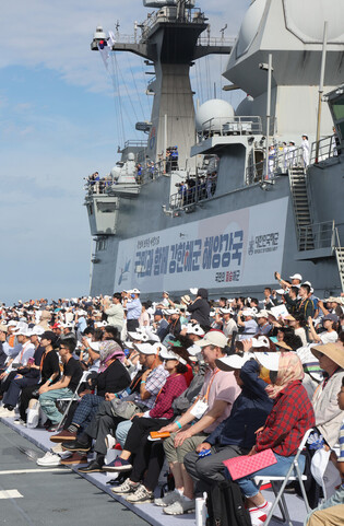 Navy's fleet review marking 80th anniv.