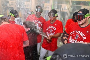 MLB 보스턴, 4년 만에 포스트시즌 진출…라파엘라 끝내기 3루타