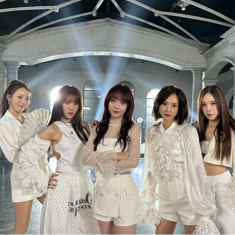 베이비복스, 23년만 콘서트서 원조 분홍 물결…"꿈만 같아" 눈물도