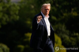 트럼프 "미국 밖에서 만든 모든 영화에 100% 관세 부과"