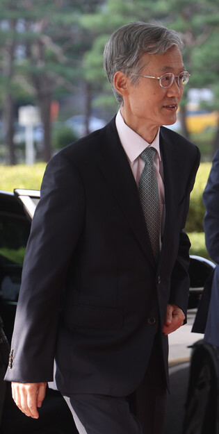 Chief justice to skip parliamentary hearing on him