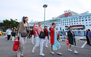 Chinese group tourists' temporary visa-free entry to S. Korea
