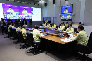 Disaster response meeting on disrupted state computer network