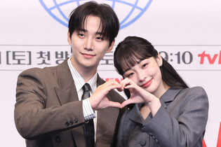S. Korean actor Lee Jun-ho and actress Kim Min-ha