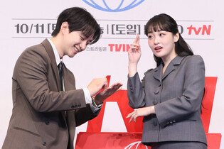 S. Korean actor Lee Jun-ho and actress Kim Min-ha