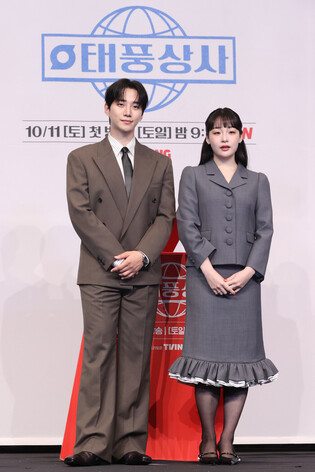 S. Korean actor Lee Jun-ho and actress Kim Min-ha