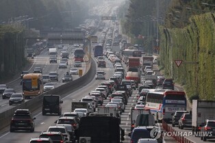 추석연휴 첫날 아침 귀성길 정체…서울→부산 6시간30분