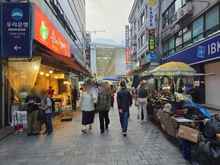 '빨간날' 없는 구슬땀…황금연휴에도 서울은 쉼없이 돌아간다