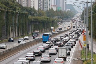 추석 전날 오후 귀성길 일부 정체…서울→부산 5시간10분
