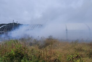 인천 비닐하우스 화재, 1명 화상…전기적 요인 추정