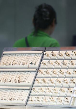 Gold prices' surge