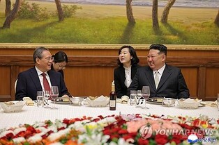 (LEAD) Kim, China's Li discuss elevating cooperation, strategic communication: KCNA