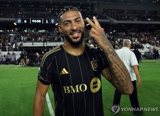 희비 엇갈린 '흥부 듀오'…부앙가 뛴 가봉, 북중미행 청신호