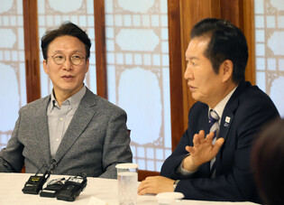 PM speaks with ruling party chief