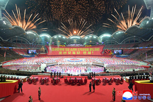 N.K. leader watches grand mass gymnastics, artistic performance