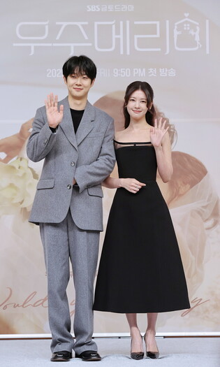 S. Korean actress Jung So-min and actor Choi Woo-sik