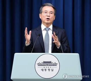 (LEAD) Presidential policy chief, industry minister to visit Washington for follow-up tariff talks