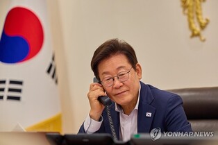 Lee discusses economic partnership with Thai PM over phone
