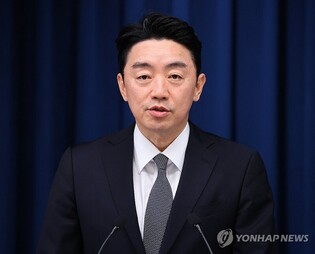 Lee appoints top aide as special envoy for defense industry cooperation