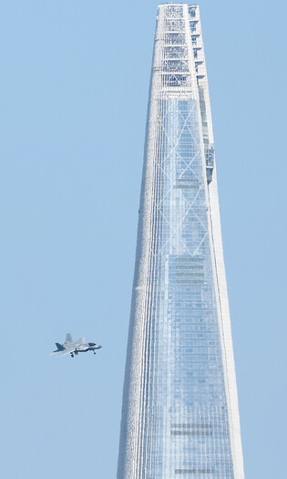 S. Korea's major defense exhibition kicks off