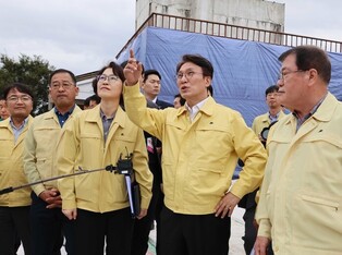 Prime minister visits flood-hit region