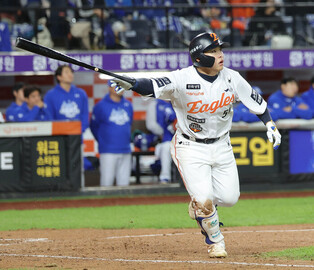 Home run for Hanwha Eagles