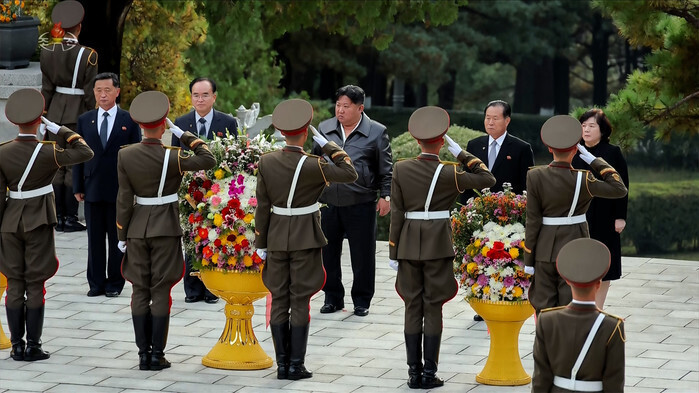 N. Korea's Kim pays tribute at graves of fallen Chinese soldiers