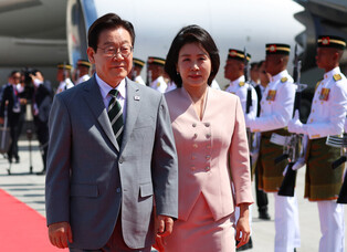 Lee arrives in Kuala Lumpur
