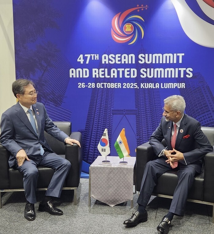 FM meets with Indian counterpart