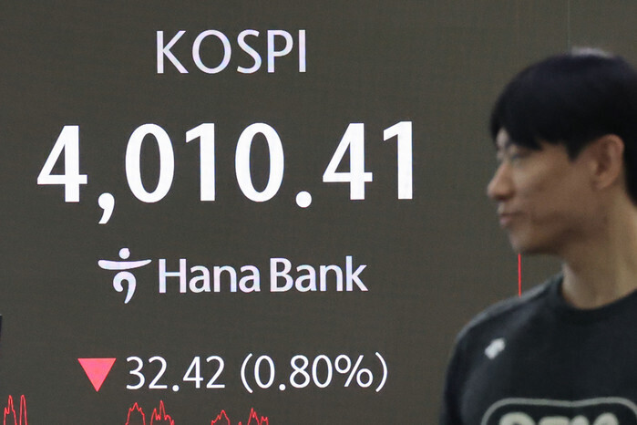 KOSPI declines