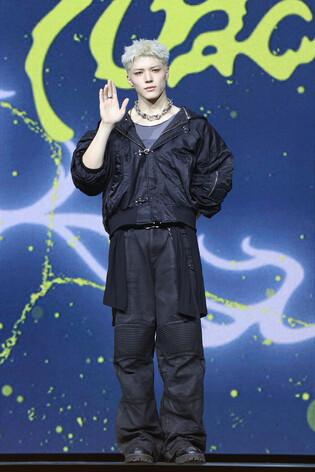 Japanese boy group &Team