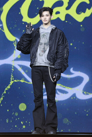 Japanese boy group &Team