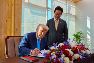 Trump signs guest book