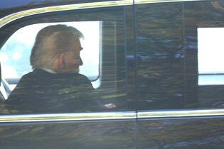 Trump set to hold talks with Xi