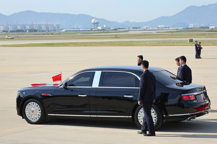 Xi visits S. Korea