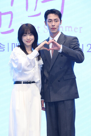 S. Korean actor Lee Jae-wook and actress Choi Sung-eun