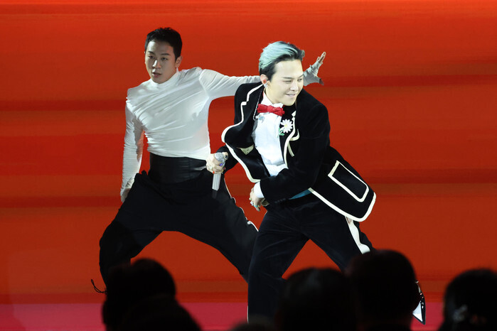 G-Dragon performs at APEC summit dinner