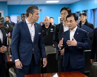 U.S. defense chief visits DMZ