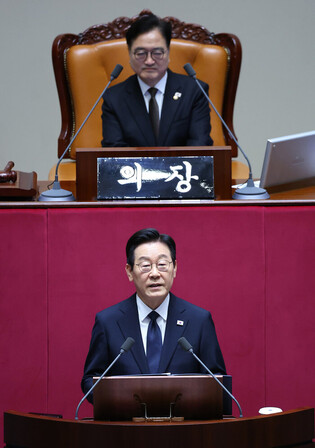 Lee gives budget speech