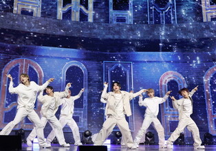 S. Korean boy group AHOF