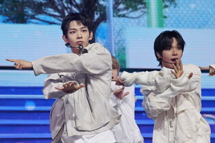 S. Korean boy group AHOF