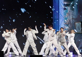 S. Korean boy group AHOF