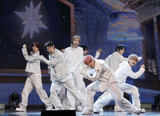 S. Korean boy group AHOF