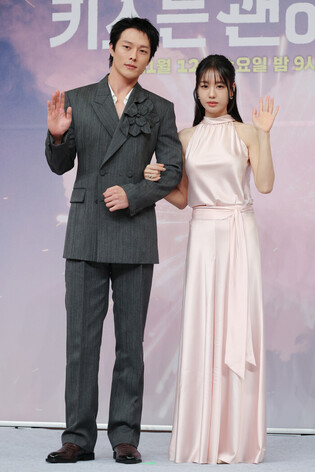 S. Korean actress Ahn Eun-jin and actor Jang Ki-yong