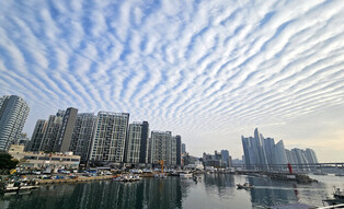 Wave clouds spotted over Busan