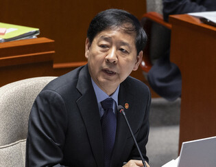 Finance minister at parliamentary session