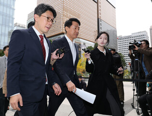 Seoul mayor appears before special prosecutors